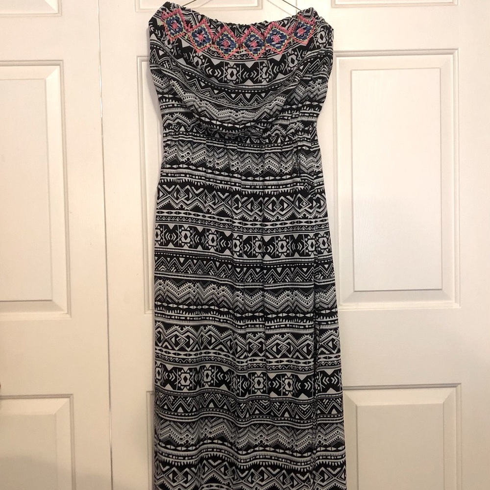 Strapless maxi dress with side slit